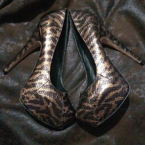 Dolce Vita snakeskin platform pump